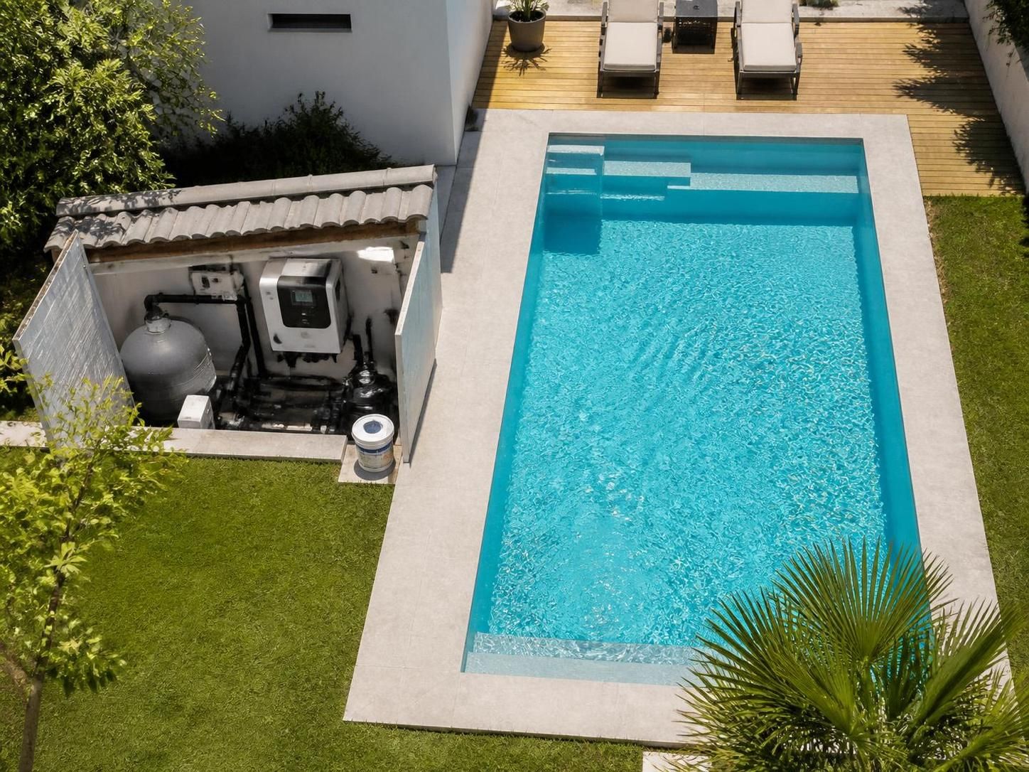 découvrez si le chlore choc est compatible avec une piscine au sel et apprenez les étapes pour l'utiliser efficacement afin de maintenir une eau claire et saine.