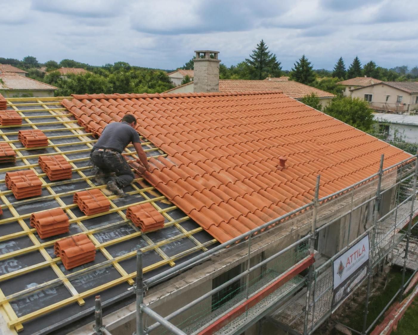 découvrez les coûts estimés pour refaire une toiture de 120 m² en 2026 et préparez votre budget avec précision grâce à notre guide complet.