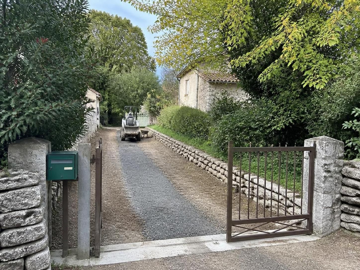 découvrez ce qui est autorisé lors des travaux sur une servitude de passage et qui est responsable des coûts. guide pratique pour bien gérer vos droits et obligations.