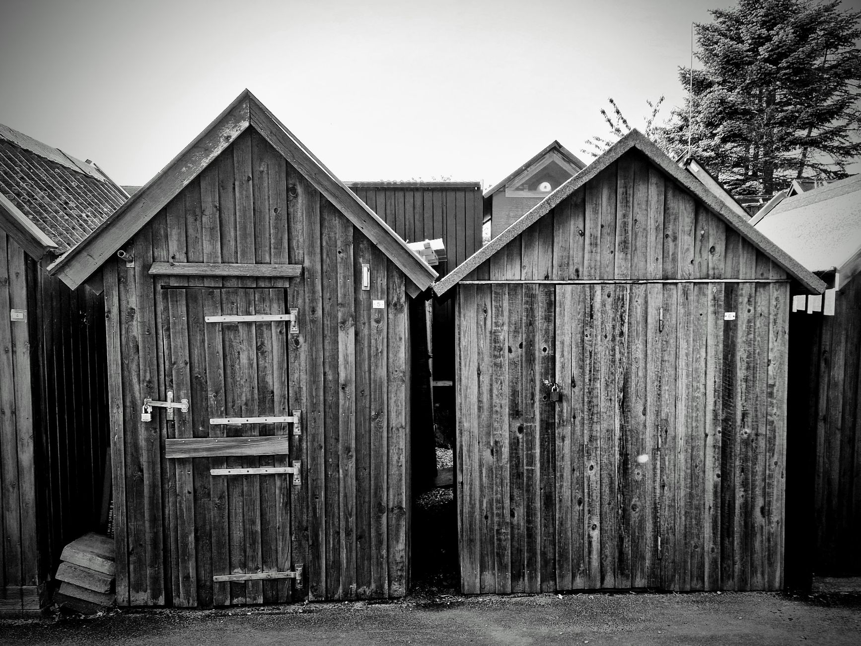 Abri de jardin construit avant — abri de jardin ancien en bois