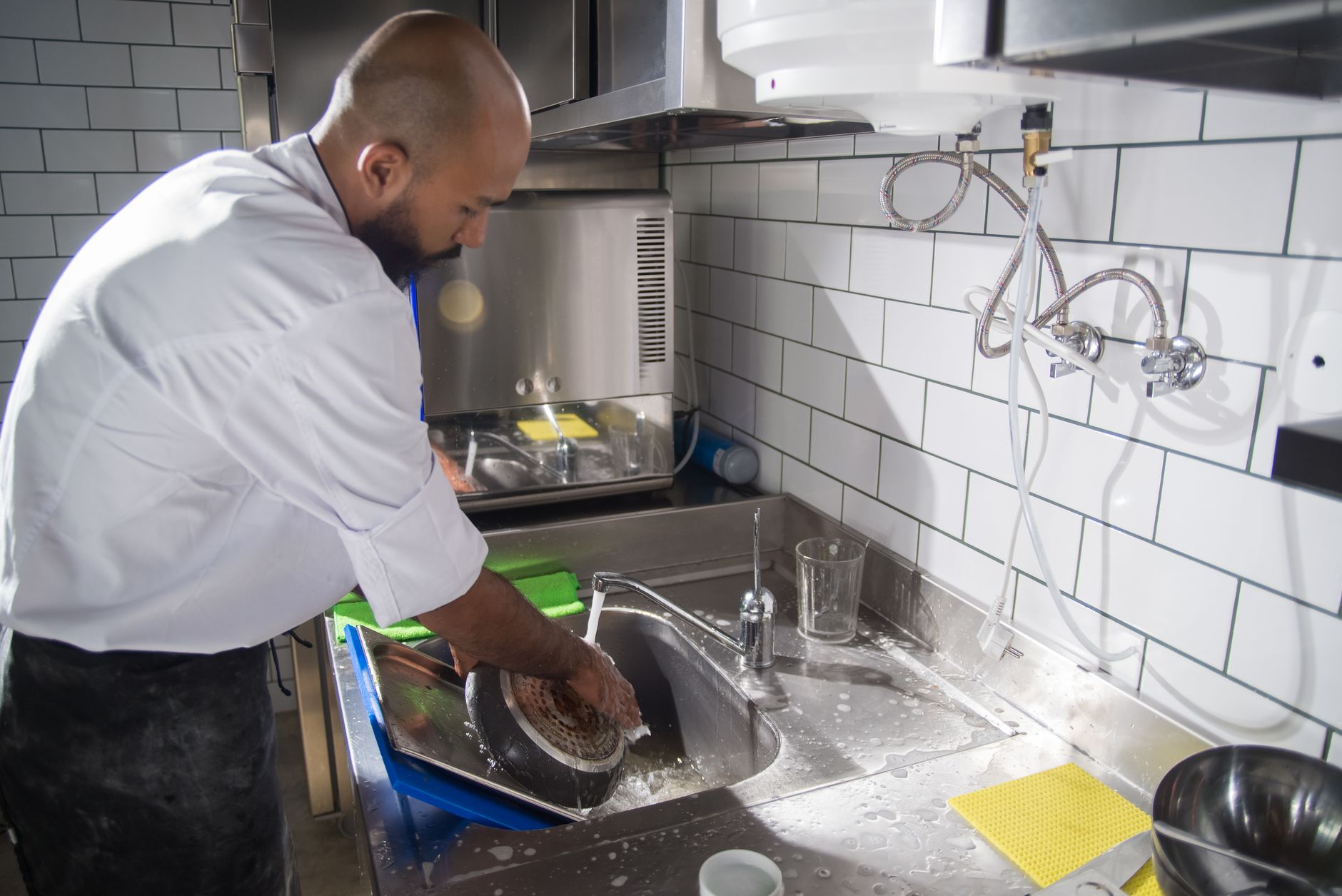Déboucher une canalisation évier, WC, — plombier débouchant évier cuisine