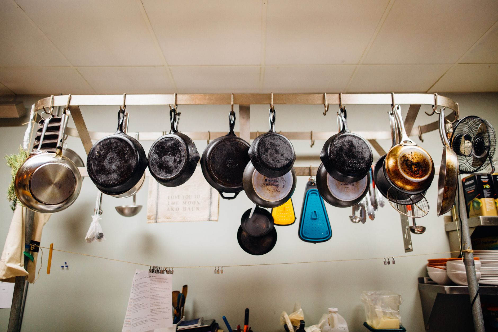 Poêle saine et PFAS : pourquoi le choix du matériau change tout en cuisine — ustensiles de cuisine céramique inox fonte