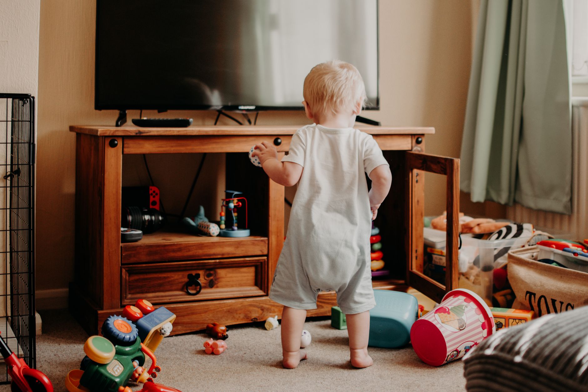 Quel meuble rangement jouets enfant pour quel âge ? Hauteur, accès et autonomie — meuble de rangement coloré pour jouets